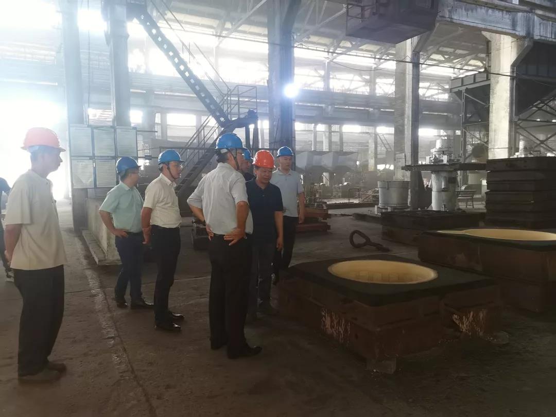 玉柴鄧總一行人參觀無錫鑄造廠 玉柴鄧總一行人參觀無錫鑄造廠